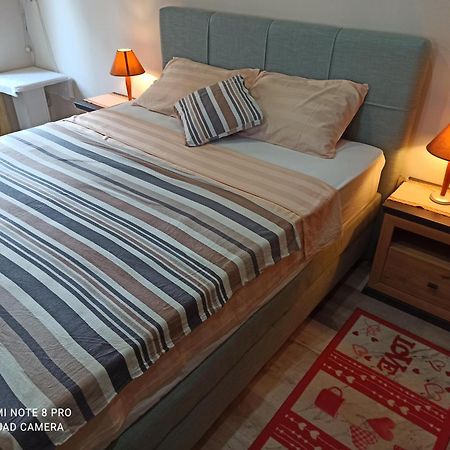 Studio Apartman Lea Pula Exteriér fotografie